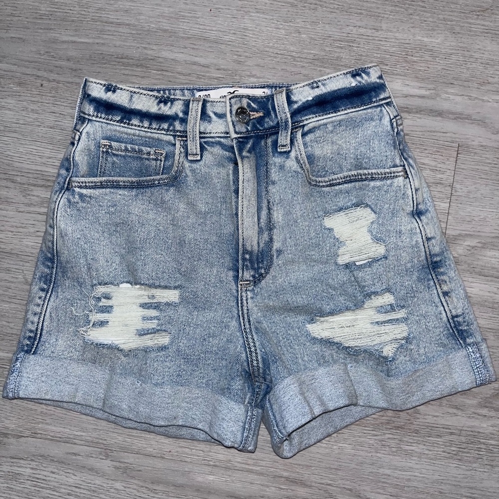 Hollister Curvy Ultra High Rise Distressed Mom Shorts 00